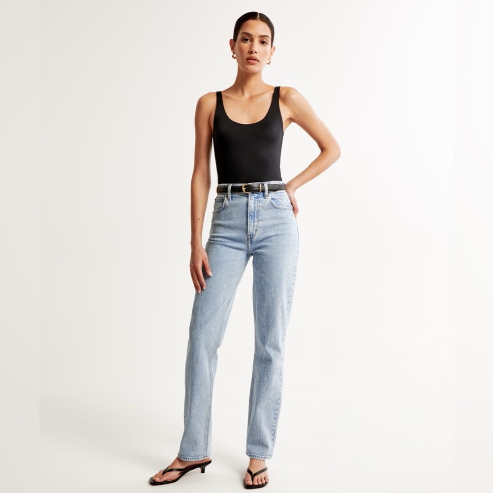 Abercrombie & Fitch Ultra High Rise 90s Straight Jean size 27/4 (long)